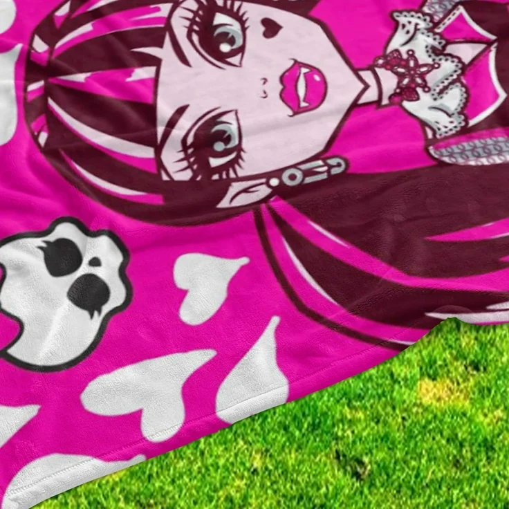 BERONAGE Tagesdecke Monster High Kinder-Decke Beauty Draculaura 110x140 cm Fleecedecke, kuschelweich – Bild 3