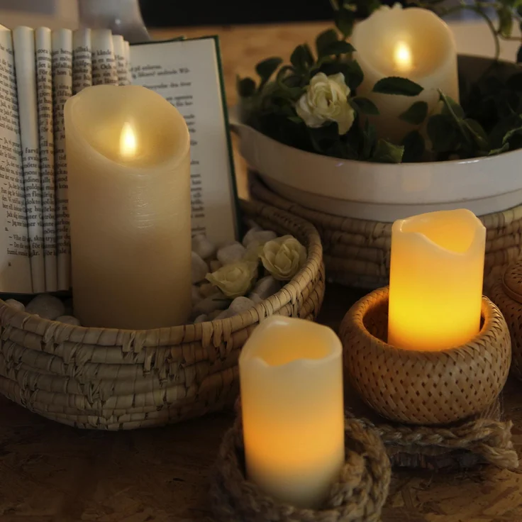 LED Blockkerzen -May', Batterie und Timer, Echtwachs, weiß, 2er-Set – Bild 3