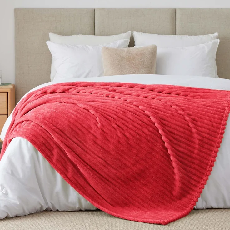 BEDELITE Kuscheldecke Flauschig Decke Groß - weiche Flanell Decken Rot 220x240 für Bett, Deko Streifen Cord Fleecedecke als Tagesdecke für Schlafzimmer, XXL Blanket Wide Use