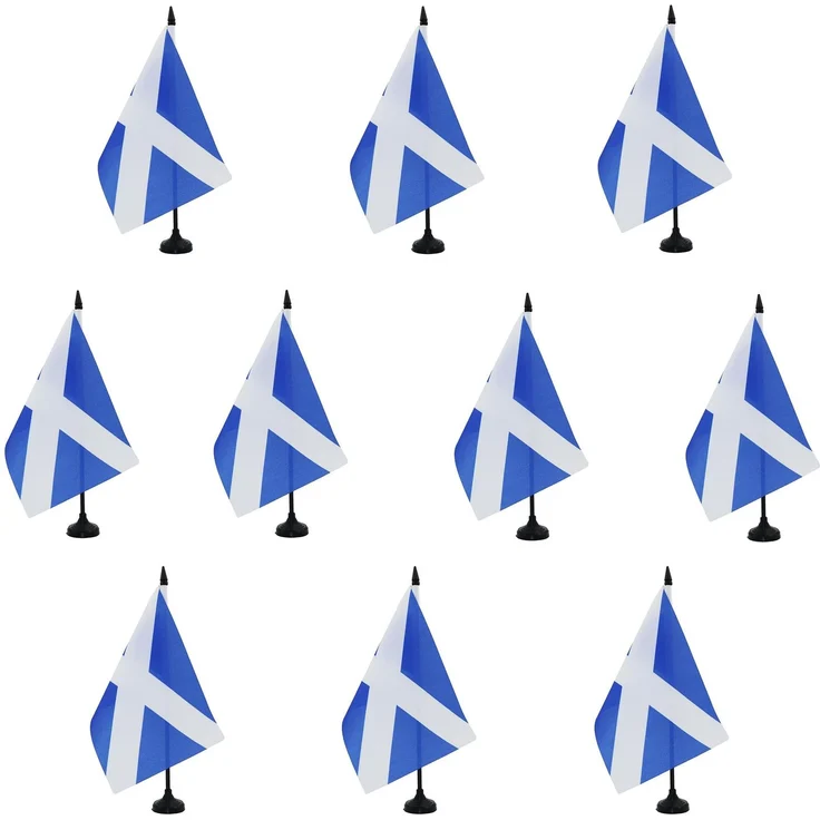 AZ FLAG - 10 Stück Tischflagge Schottland, 21x14 cm – 10 kleine schottische Büroflaggen, 100% Polyester, mit Fahnenstange von 25 cm und Sockel aus schwarzem Kunststoff