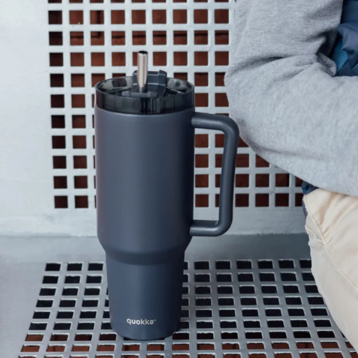 Isolierte Edelstahl-Trinkflasche mit Griff und Strohhalm, doppelwandig 0,95 L Schwarz – Bild 2