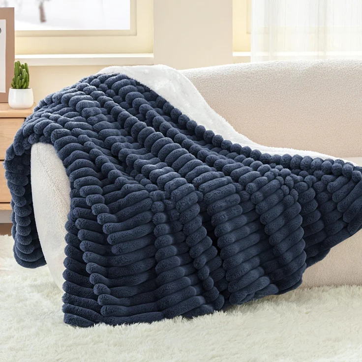 BEDELITE Kuscheldecke Flauschig Decke 150x200 - Dicke XL Sherpa Decken Blau für Couch, warme Cord Kuscheldecken Dunkelblau weiche Fleecedecke Wohndecke als Couch Überwurf für Wohnzimmer – Bild 2