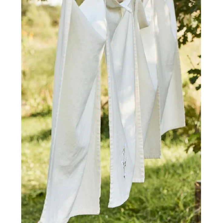 Ib Laursen Geschirrtuch Ib Laursen Geschirrtuch Flora mit weißen Margeriten (50x70 cm) – Bild 2