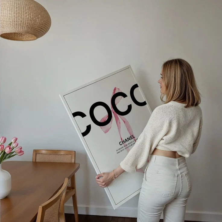 JUSTGOODMOOD Poster Premium ® Coco Chanel Zitat Poster · Rosa Schleife · ohne Rahmen, verschiedene Größen wählbar – Bild 2