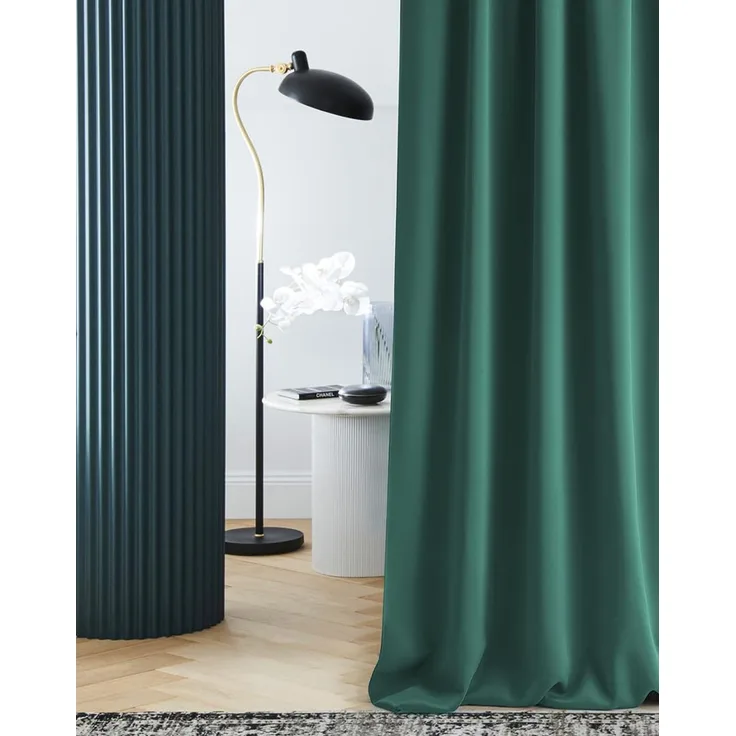 ROOM99 Vorhang mit Kräuselband Laurel 140x250 cm Breite x Höhe Verdunkelung Blickdicht Schiebegardinen Curtain Wohnzimmer Schlafzimmer für Schienensystem Dunkelgrün, 1 Stück