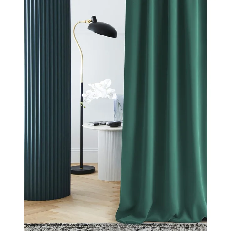 ROOM99 Vorhang mit Kräuselband Laurel 140x250 cm Breite x Höhe Verdunkelung Blickdicht Schiebegardinen Curtain Wohnzimmer Schlafzimmer für Schienensystem Dunkelgrün, 1 Stück