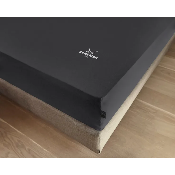 Sansibar Sylt Spannbettlaken Spannbettlaken "Sansibar Jersey Bettlaken“ Premium Qualität, Gummizug: rundum, mit hochwertigem Sansibar Logo-Druck, Fähnchen am Steg, Rundumgummizug