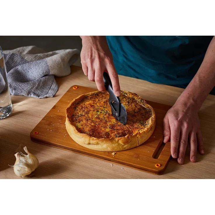 Fiskars Functional Form Pizzaschneider, Pizza Schneider, Pizzaroller, Pizzamesser, Kunststoff, 1019533 – Bild 2