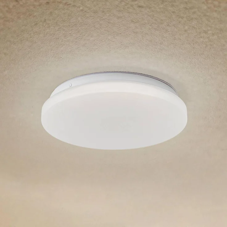 Lindby Außen-Deckenleuchte Kirkola, LED, Kunststoff Weiß warmweiß IP44mit Bewegungsmelder, LED 11 W gesamt, warmweiß – Bild 2