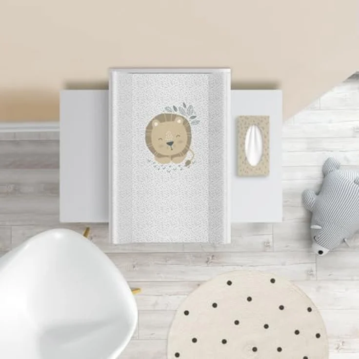 Wickelauflage 70x47 cm, Weiß mit Löwe – abwaschbar & weich, profilierte Ränder für mehr Sicherheit – Wickeltischauflage für Wickelkommode – Baby Wickelunterlage mit Komfortfüllung – Bild 9