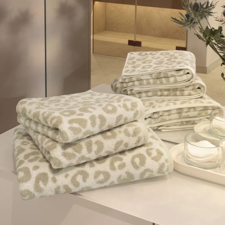 2 Stück Cawö Two-Tone Leo Gästetücher 540-36 Leoprint beige 30x50 – Bild 3
