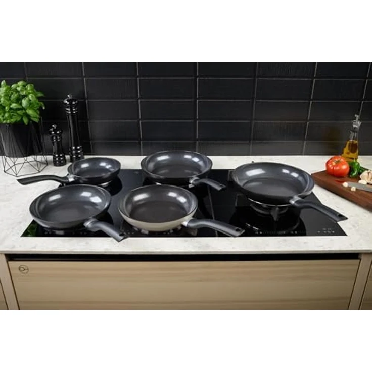 Fissler Bratpfanne Essential, Aluminium (1-tlg), Made in Germany, HERGESTELLT OHNE PFAS/PTFE, KERAMIK-BESCHICHTET – Bild 4