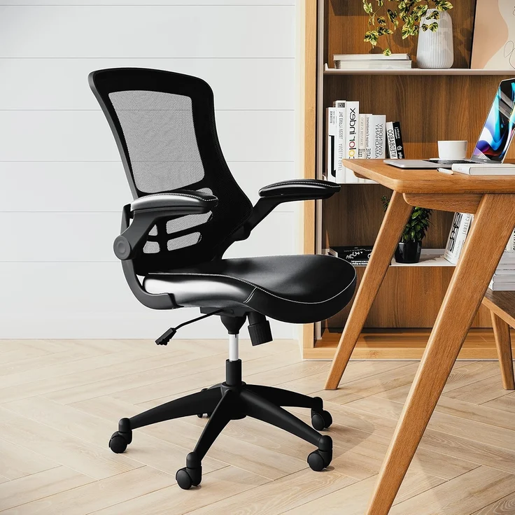 Flash Furniture Bürostuhl mit mittelhoher Rückenlehne – Ergonomischer Schreibtischstuhl mit hochklappbaren Armlehnen und LeatherSoft-Material – Perfekt für Home Office oder Büro – Schwarz – Bild 7