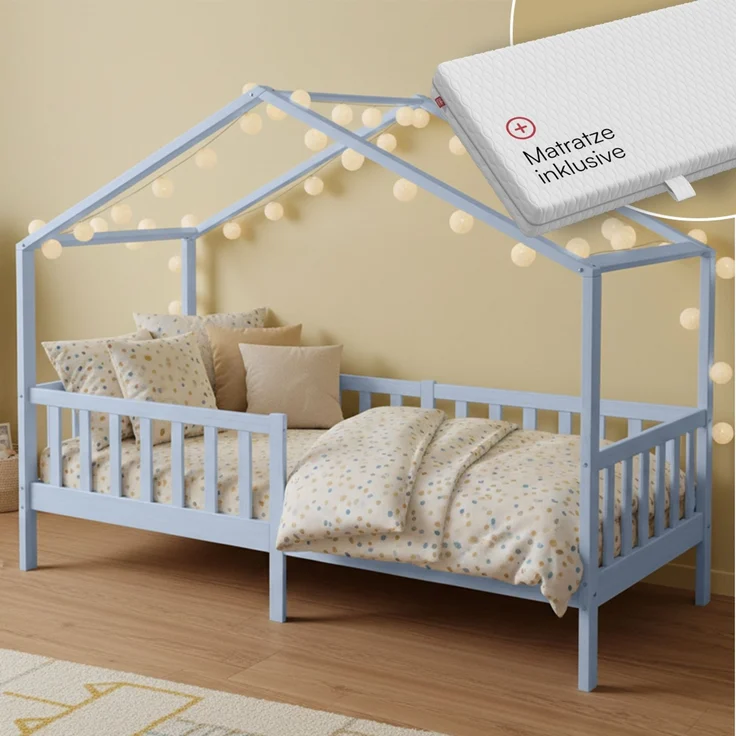 Bellabino 'Bia' Hausbett 90x200 cm mit Matratze, blau, Kiefer Massivholz, Bodenbett in Hausoptik, Montessori Kinderbett mit Rausfallschutz und Lattenrost – Bild 1