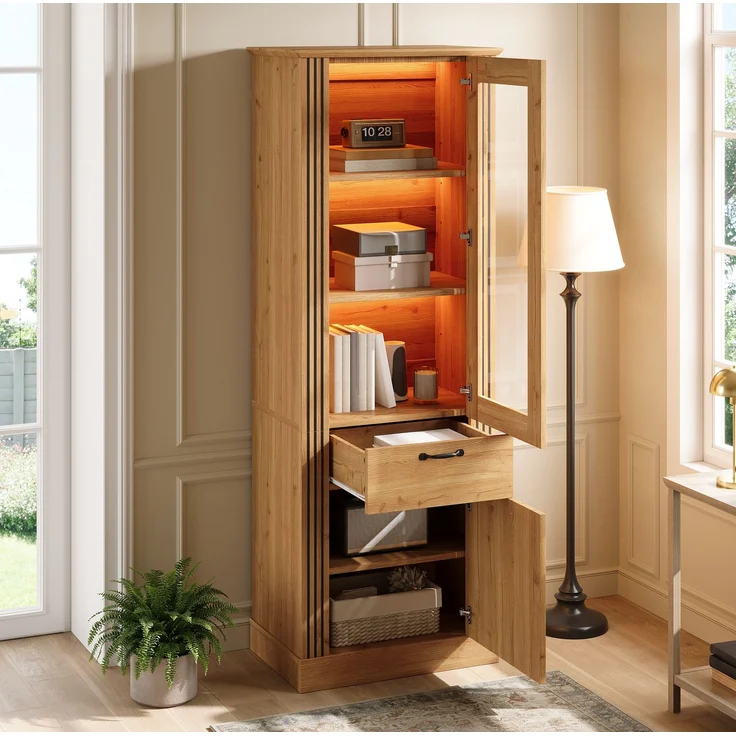DESVIAE Regal als Vitrinenschrank Natur aus Spanplatte – 62x180x41 cm – LED-Beleuchtung, Spiegeltür, Schublade – Bild 2