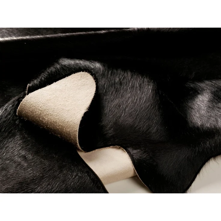 Böing Carpet Fellteppich Fell schwarz, fellförmig, Höhe: 4 mm, echtes Rinderfell, Naturprodukt, jedes Rinderfell ein Einzelstück – Bild 2