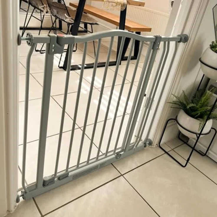 Safetots Treppenschutzgitter mit gebogenem oberen Teil, 71cm - 80cm, Matt Grau, Treppenschutzgitter mit Druckbefestigung, Babygitter für Türen – Bild 9