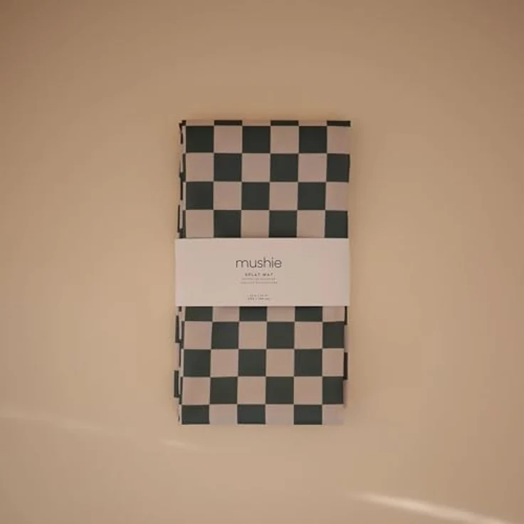 Mushie Spritzmatte Bodenschutzmatte für Baby | Wasserdichte & Maschinenwaschbare Matte für Hochstuhl | 108x108 cm | Leicht, Langlebig & BPA-frei Splat Mat | Perfekt für Essensbereich (Olive Check) – Bild 9