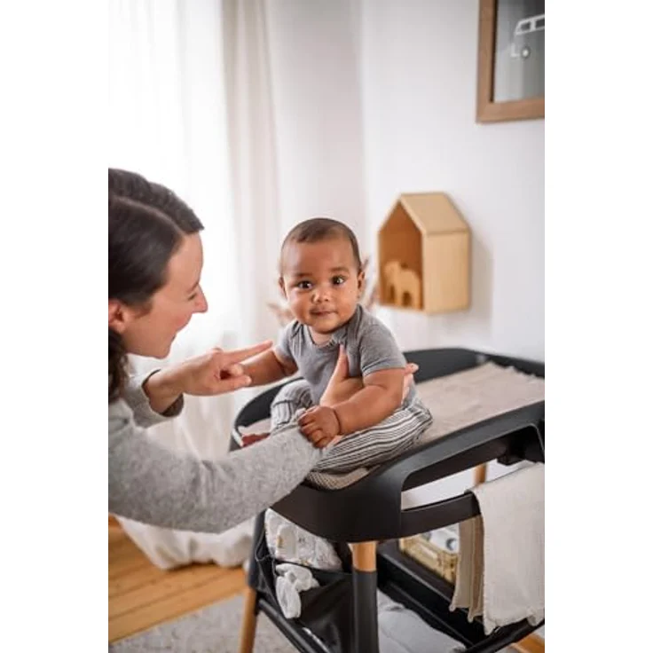 BabyGo Wickeltisch ChangeMe, Wickelkommode aus Buchenholz mit seitlicher Ablage und mobilen Rädern, weiss – Bild 6