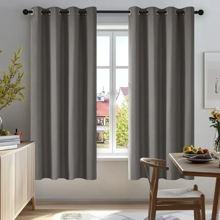 Deconovo Verdunkelungsvorhang Gardinen mit Ösen Blickdichte Vorhang Kälteschutz Schlafzimmer 2er Set, Blackout Curtain einfarbig Thermo Vorhang Verdunkelung Wärmeisolierend