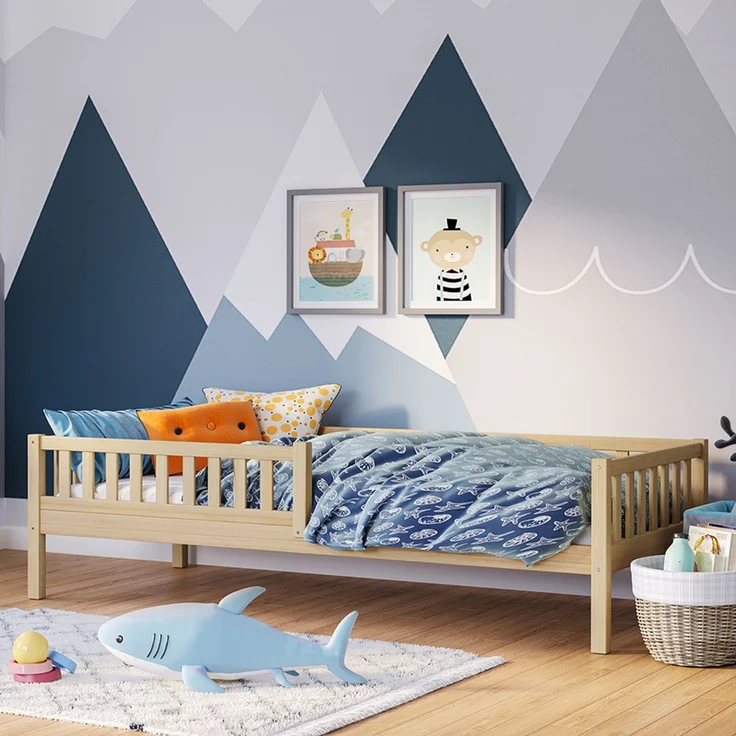 Bellabino 'Vils' Kinderbett 90x200 cm, natur, Kiefer Massivholz, Montessori Bett mit Lattenrost und mit abnehmbarem Rausfallschutz – Bild 1