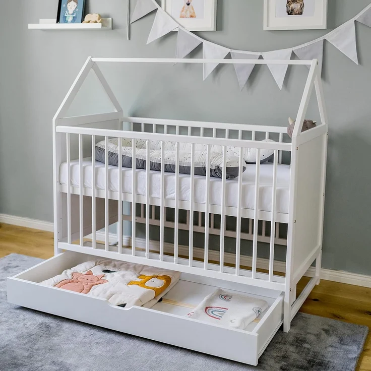 Kids Collective Babybett mit Matratze und Schublade Gitterbett Kinderbett Hausbett 60x120 cm weiß höhenverstellbar und umbaubar Beistellbett 60x120 – Bild 4