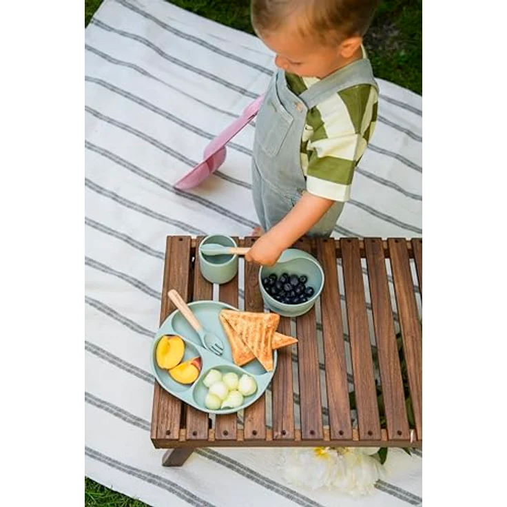 MoMi Kindergeschirr mit Essbesteck AMI, 6-teiliges Set: Lätzchen, Löffel, Gabel, Teller, Schüssel 360 ml, Becher 180 ml, aus Silikon, spülmaschinenfest und mikrowellengeeignet – Bild 9