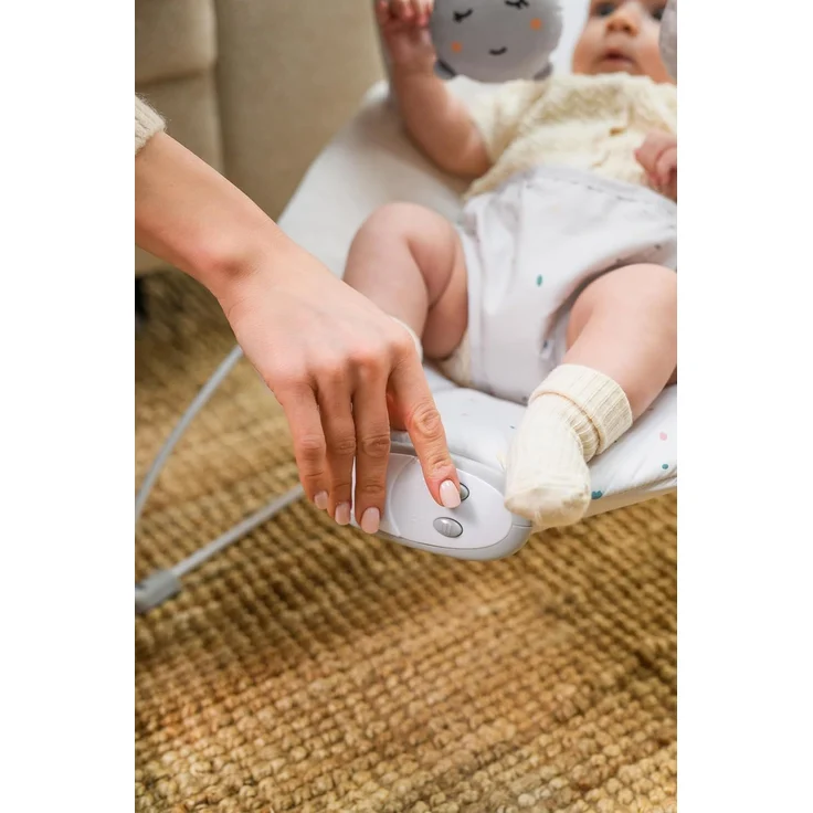 MoMi GLOSSY Babywippe für Babys bis 9 kg, 3-Punkt-Sicherheitsgurt, Metallgestell mit Antirutsch-Füßchen, Gewicht 1,7 kg, Abmessungen 58 x 49 x 53 cm, sensorisches Modul für Kinderförderung – Bild 9