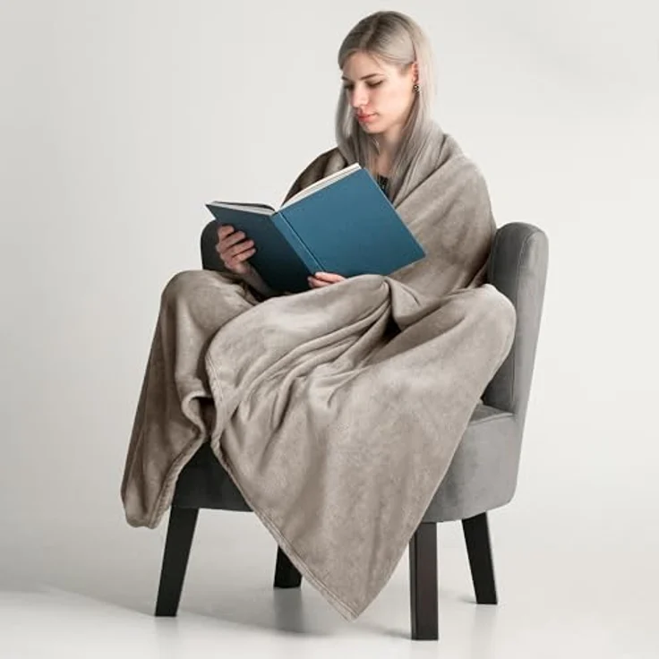 DecoKing Kuscheldecke 220x240 cm Cappuccino Decke Microfaser Tagesdecke Fleece weich sanft kuschelig beige Mic – Bild 5