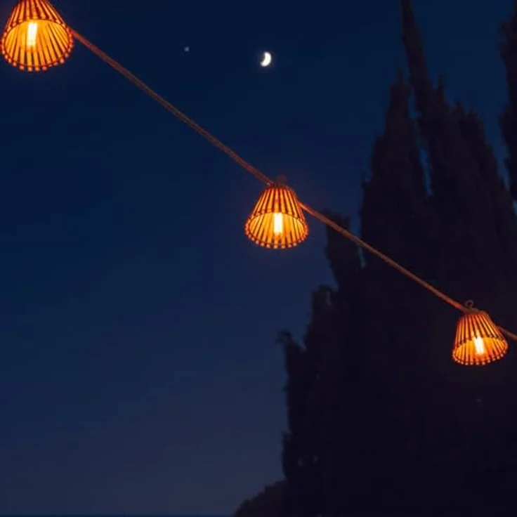 Lumisky NATURY LIGHT HYBRID, Verbindbare LED-Lichterkette für den Außenbereich mit 10 natürlichen Lampenschirmen aus Bambus, warmweiß, Solar und Stromanschluss, 8 m, spritzwassergeschützt IP44 – Bild 5