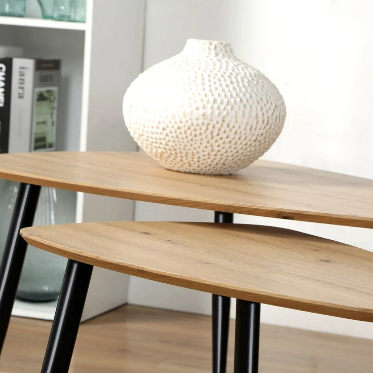 Casâme Set von 2 ineinander greifenden Tischen mit Metallbeinen - Helles Holz – Bild 3