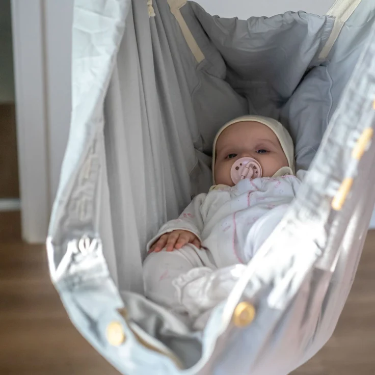 Federwiege mit Tipi und Motor Bio Grey Schafwolle Anthrazit Motor Weiß – Bild 7