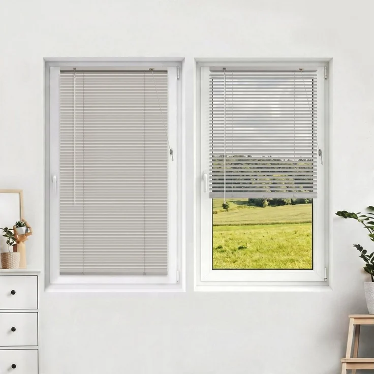 Victoria M. Jalousie LightLess Prime Aluminium-Jalousie 50x130 cm Grau-Beige matt, mit Bohren, ohne Bohren, geklemmt oder verschaubt, L Profil 25 mm Lamellen, feuchtigkeitsbeständig, verdunkelnd – Bild 1