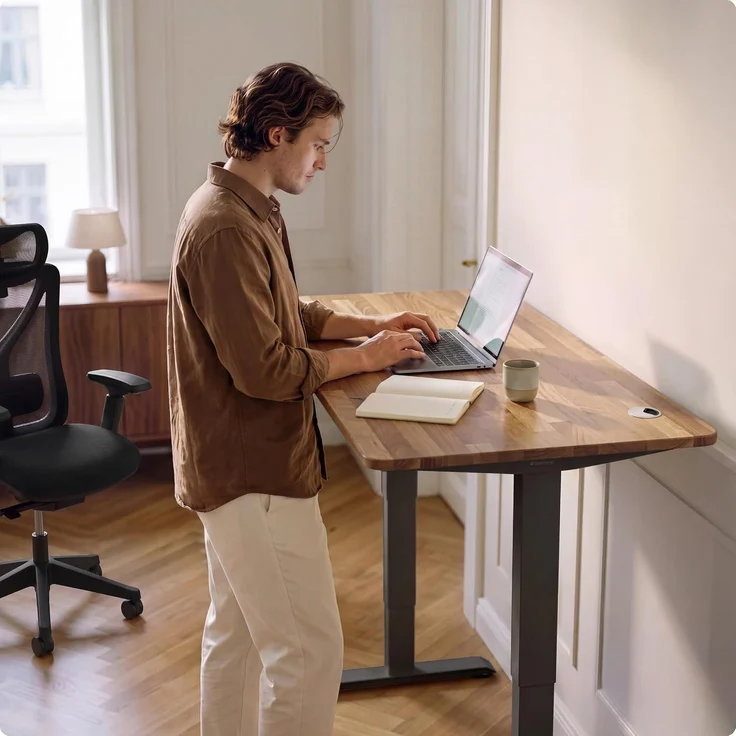 Desktronic HomePro Elektrisch höhenverstellbarer Schreibtisch 140x70cm Massive Walnuss/Schwarz mit Memory-Funktion, Anti-Kollisions Technologie, USB-A und USB-C-Ladeanschlüssen – Bild 2