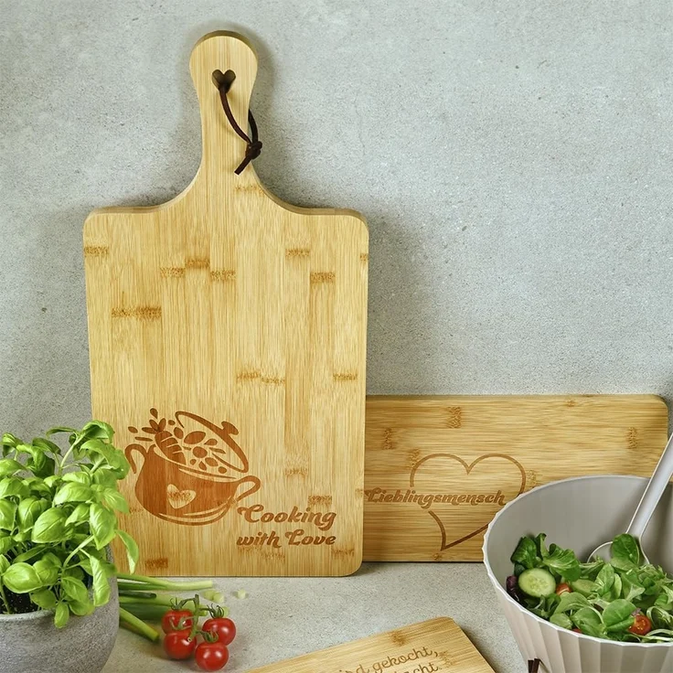KESPER 58395 Schneidebrett mit Herz, Motiv Cooking with love, 55 x 25 cm aus Bambus / Servierbrett – Bild 2