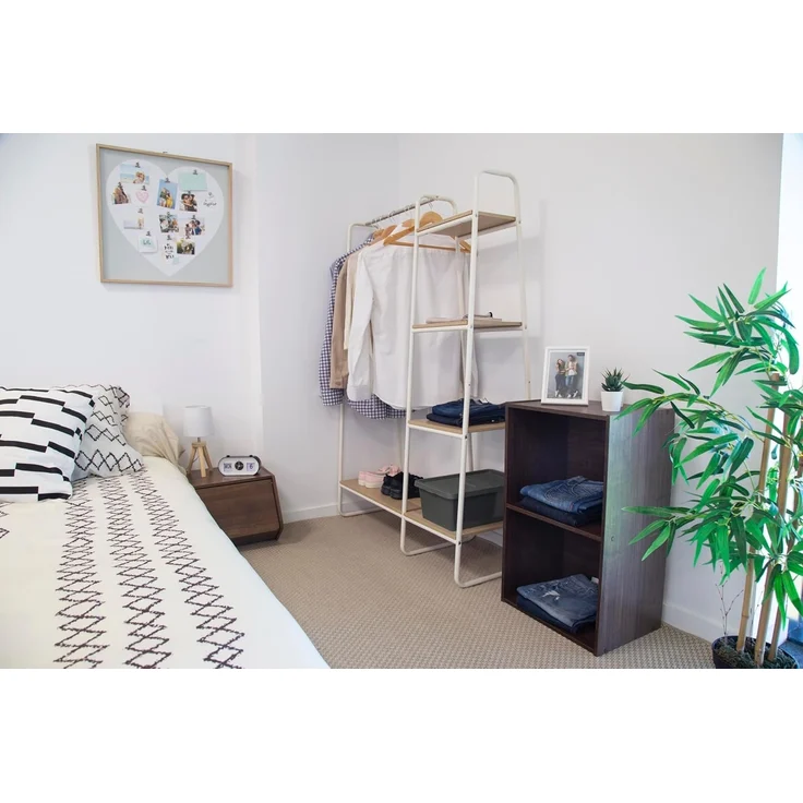 Iris Ohyama Kleiderständer mit Holzregalen, 4 Ebenen, Weiß, Modernes Design, Robuster Rahmen, rutschfest, Für Schlafzimmer, Studio, Schrank, Kleidung & Schuhe, Wäscheständer, Einfacher Aufbau, PI-B3 – Bild 3