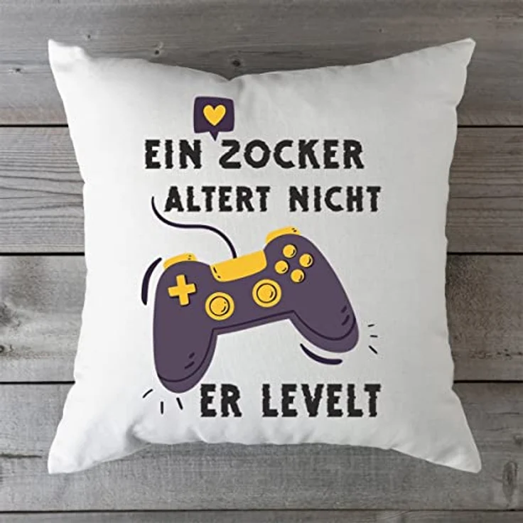 GRAVURZEILE Zierkissen mit Spruch - Ein Zocker altert nicht er levelt - Lustiges Geschenk -, starke Farben ohne verblassen, Maschinenwäsche geeignet - mit Füllung – Bild 5