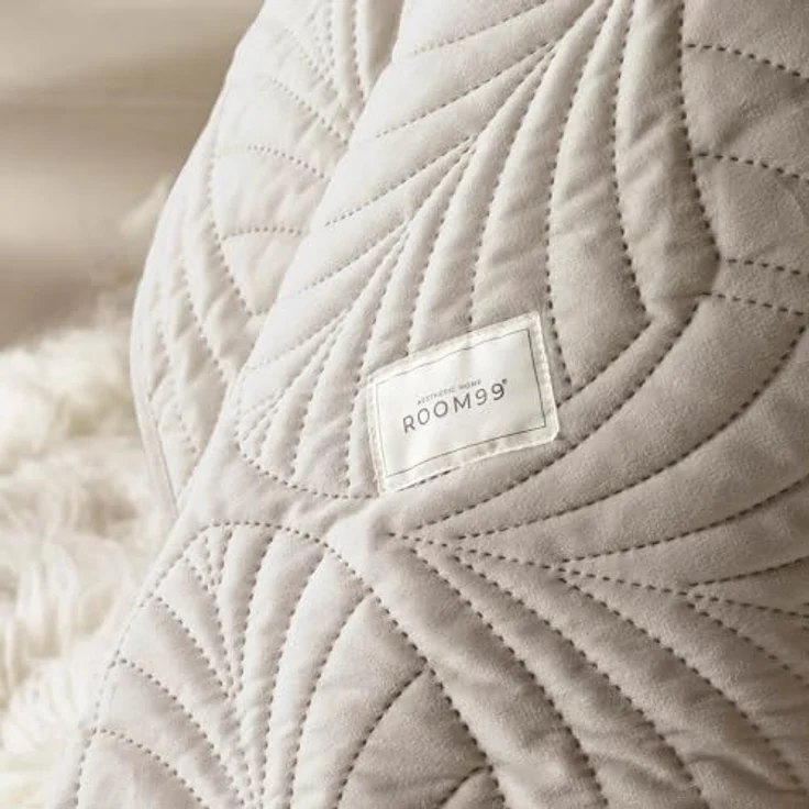 ROOM99 Feel Elegante Tagesdecke in Beige 170x210 cm Vielseitige Wohndecke als Bettüberwurf oder Sofaüberwurf Überwurfdecke für Bett und Sofa Steppdecke Stil Ideal als Bedspread Velvet Samt – Bild 6