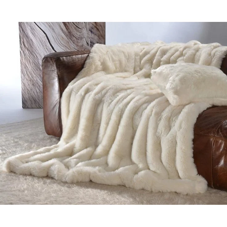 Wohndecke Premium Felldecke (Kunstfell) "Kaninchen creme-weiß", Wohnen und Accessoires GmbH & Co. KG, Pelzoptik – Bild 4