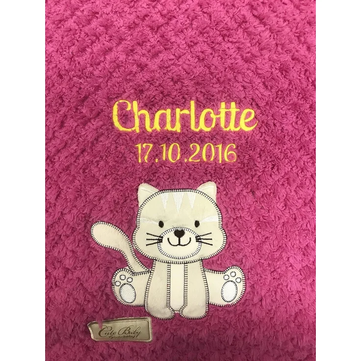 KIDDI-MEDIA Babydecke mit Name und Geburtsdatum Bestickt/kuschelig weich / 1A Qualität (Pink - Katze (Extra Flausch))