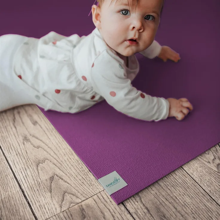 Krabbelmatte Sanosoft 120x140cm Pflaume | Öko-Tex und in Deutschland produziert - beidseitig rutschfeste Krabbelunterlage