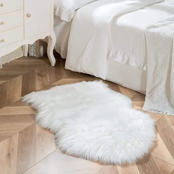 HEQUN Faux Lammfell Schaffell Teppich Kunstfell Dekofell Lammfellimitat Teppich Longhair Fell Nachahmung Wolle Bettvorleger Sofa Matte (60x90 cm, Weiß)