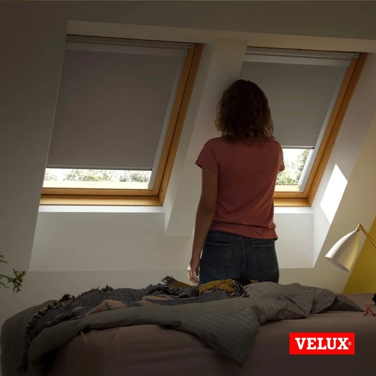 Verdunklungsrollo DBL M06 4249, VELUX, verdunkelnd, ohne Bohren, in Führungsschienen, VELUX »Pick & Click!«, alufarbene Führungsschienen & Griffleiste – Bild 7