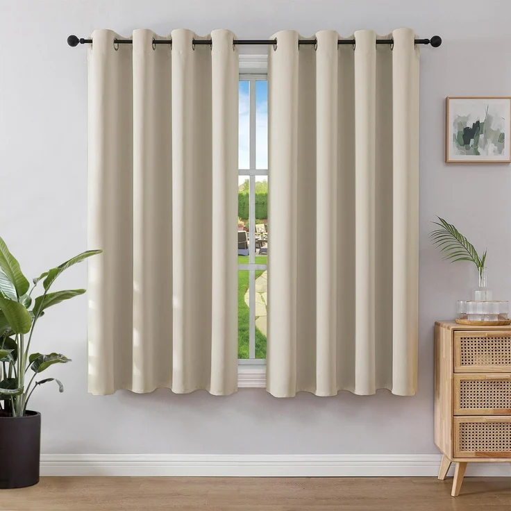 Joydeco Verdunkelungsvorhänge Hellbeige mit Ösen 2er Set H 137 x B 117 cm, Kurze Vorhänge Blickdichte 137 cm Lang für Küche Schlafzimmer