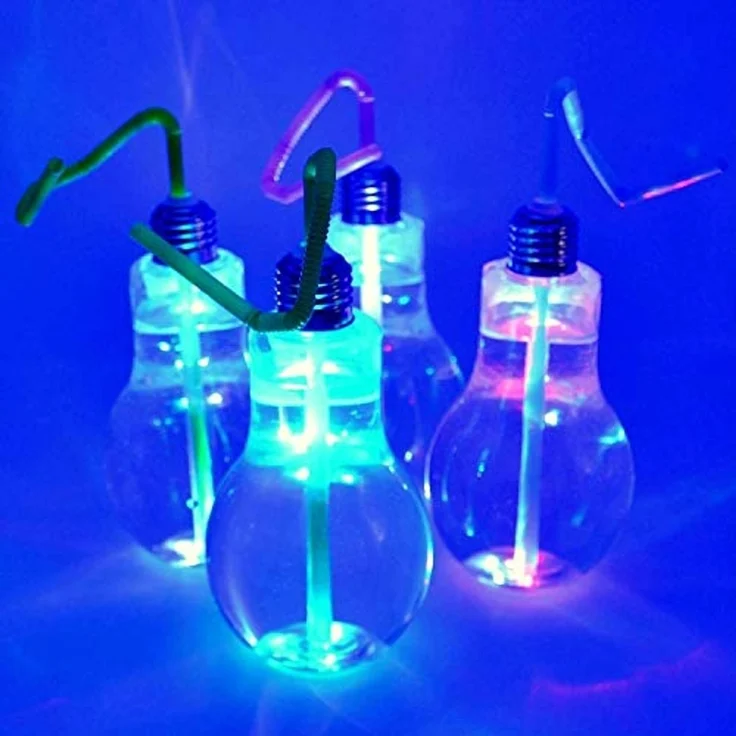 HAC24 Tischleuchte 4er Set LED RGB Trinkglas Glühbirne Partyglas Longdrinkgläser, Beleuchtet, 400 ml, mit Deckel und Strohhalm – Bild 2