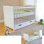 BABY Gitterbett mit Schublade mit Deckel Babybett Kinderbett mit Aloe Vera Schaumstoffmatratze Zahnschienen höhenverstellbar Weiß umbaubar zum Juniorbett