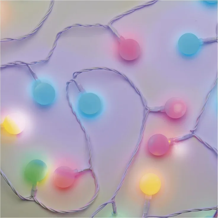 EMOS LED-Lichterkette Cherry bunt für Innen und Außen, 4m lange Weihnachtslichterkette mit 40 LEDs in Kugelform 2,5cm, 6h Timer, Netzteil und Transformator, für Partys, Weihnachten, Deko