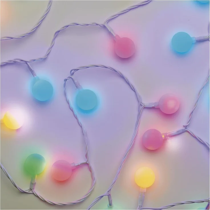 EMOS LED-Lichterkette Cherry bunt für Innen und Außen, 4m lange Weihnachtslichterkette mit 40 LEDs in Kugelform 2,5cm, 6h Timer, Netzteil und Transformator, für Partys, Weihnachten, Deko