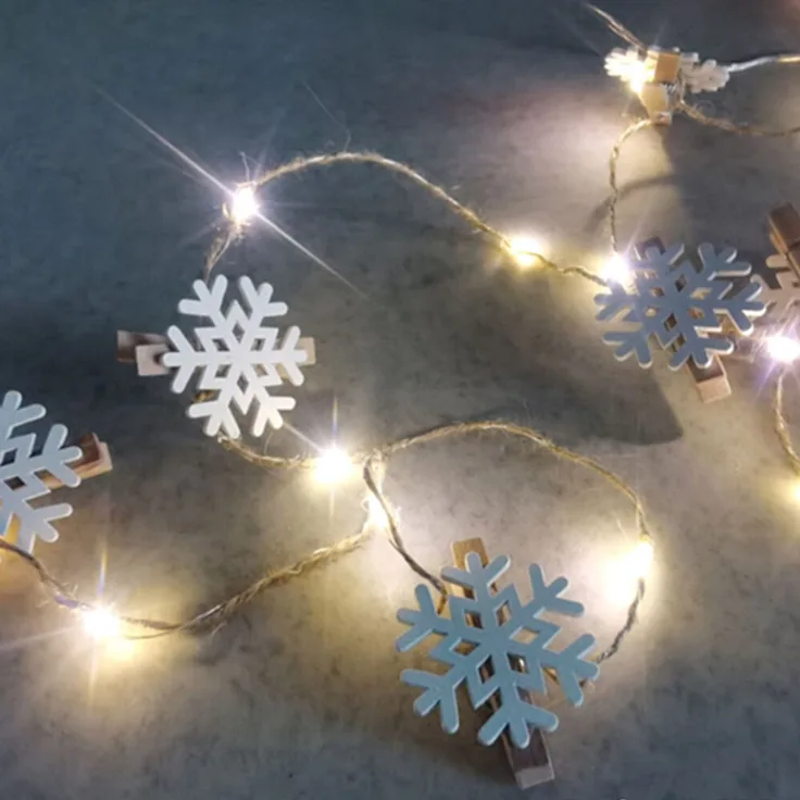 FHS LED-Lichterkette 100 Batteriebetrieb | 20 warmweiße LEDs, Motiv-Holzklammern Stern rot/weiß & Schneeflocke | Timer, 30 cm Zuleitung | Innen geeignet, 2x AA
