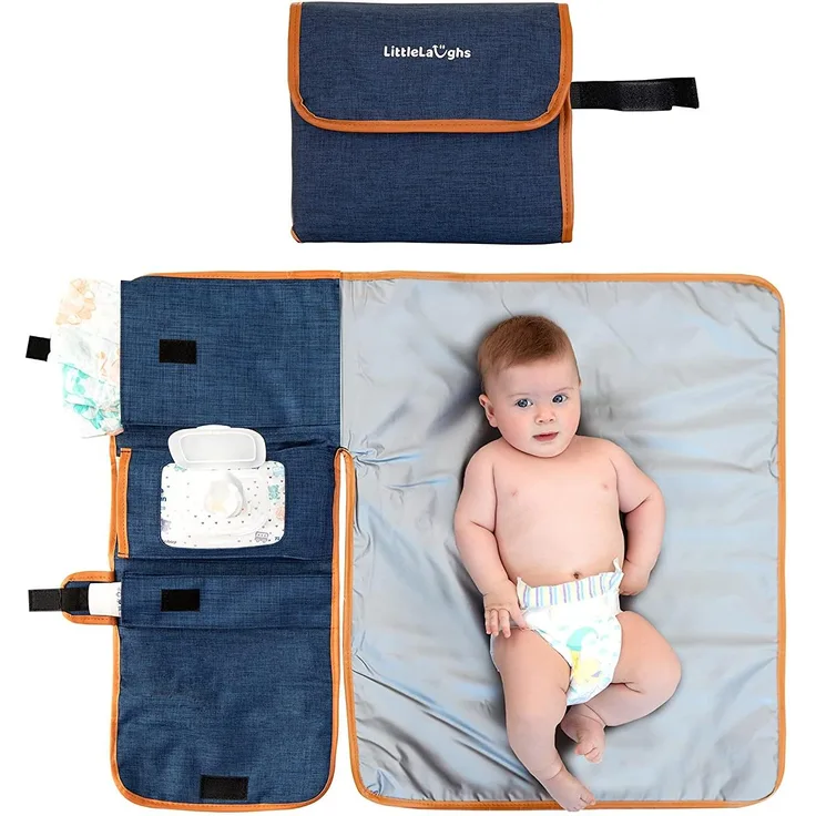 Tragbare Wickelunterlage – Baby-Wickelauflage unterwegs – mit Aufbewahrungs-Taschen für Windeln, Creme, Feucht-Tücher usw. – Leicht zu Reinigen & Wasserdicht – Praktisches Babyparty-Geschenk